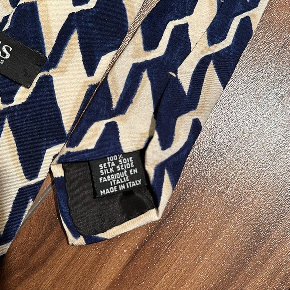 Hugo Boss bundle of 4 ties. - Picture 5 of 11